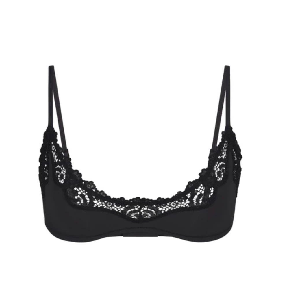SKIMS size medium FITS EVERYBODY LACE SCOOP BRALETTE Black